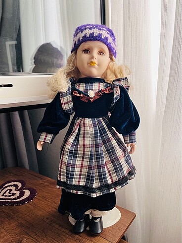 antika porselen bebek