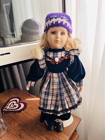 Diğer antika porselen bebek