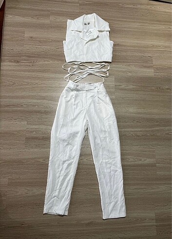 beyaz crop pantolon alt üst takım