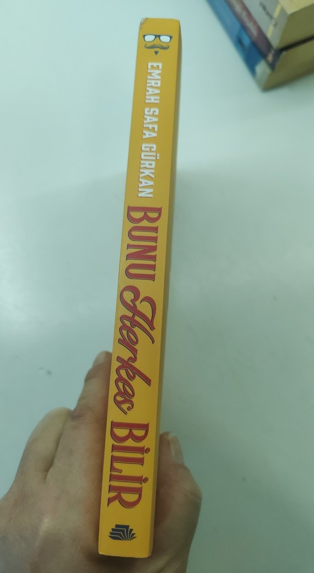 Bunu Herkes Bilir - Emrah Safa Gürkan - Görsel 2