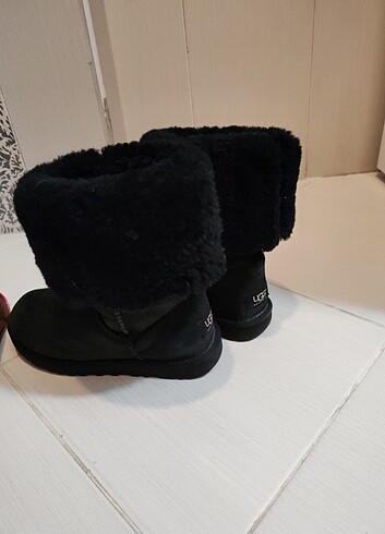 UGG 38
