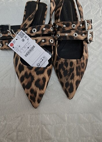 Stradivarius leopar desenli babet