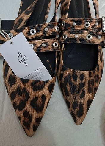 39 Beden kahverengi Renk Stradivarius leopar desenli babet