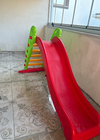 Renkli Kırmızı Çocuk Kaydırağı