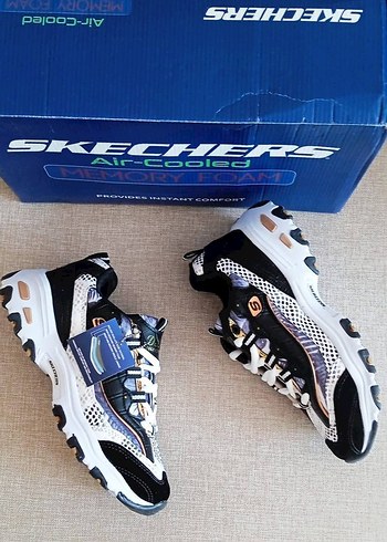 36 Beden beyaz Renk Skechers Renkli Baskılı Kadın Spor Ayakkabısı