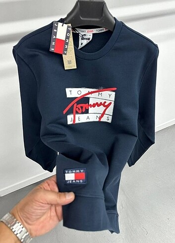 ???? Tommy Hilfiger Premium Sweetshirt