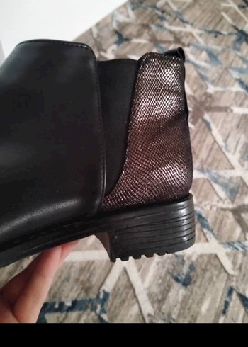 Kadın Siyah Parlak Tokalı Blok Topuk Bot - Görsel 3