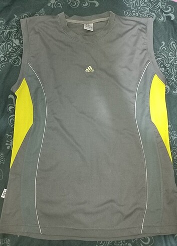 sıfır kollu T-shirt 