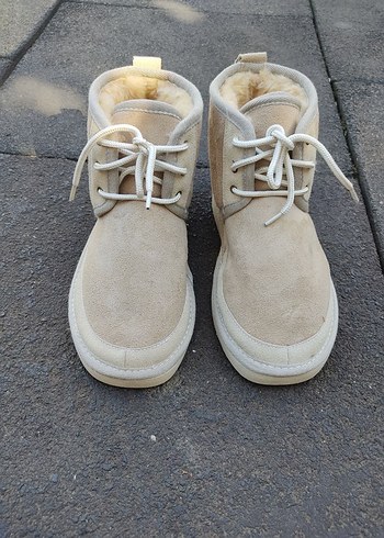 37 Beden ten rengi Renk Ugg bağcıklı