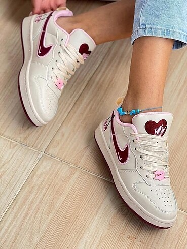 Spor ayakkabı nike court kiraz
