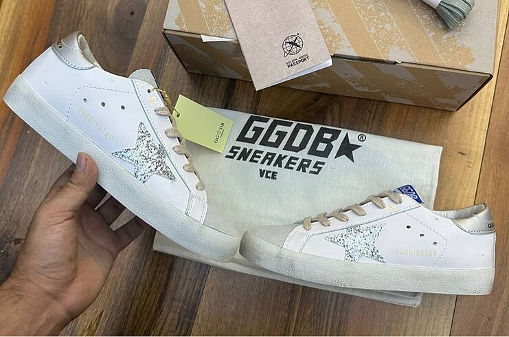Golden Goose Deluxe Golden