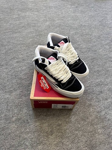 38 Beden Vans knu mid