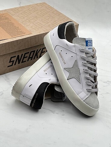 Golden Goose Deluxe Golden goose