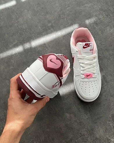 40 Beden beyaz Renk Nike air vişne ayakkabı
