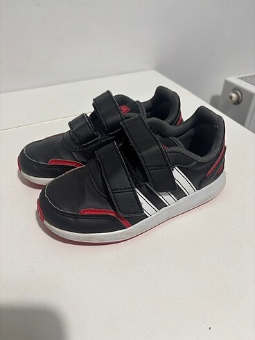 28 Beden Adidas Çocuk Ayakkabı