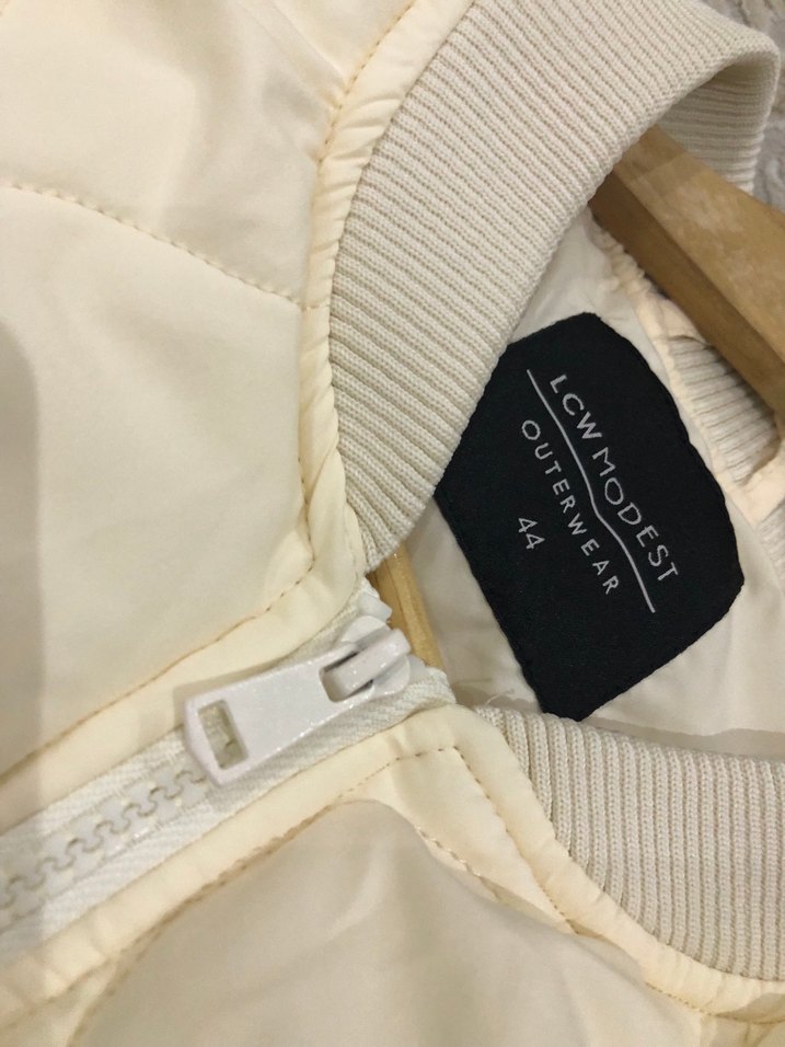 LCW Sıfır/
Düğmeli Beyaz Keten Midi Ceket - Görsel 2