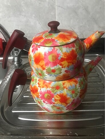 Kullanılmış çay takımı