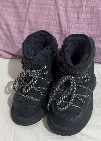 Zara Siyah Örgü Detaylı çocuk Peluş Bot - Görsel 2