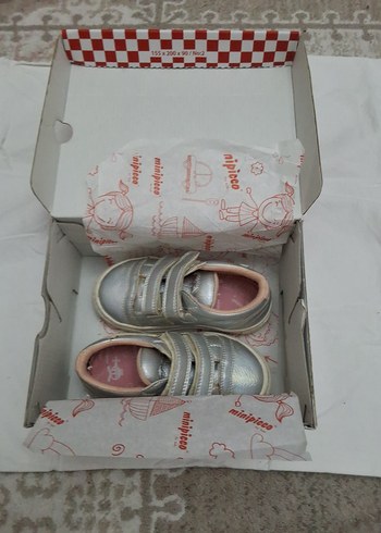 Kız Çocuk Gri Metalik Tokalı Spor Ayakkabı - Görsel 4