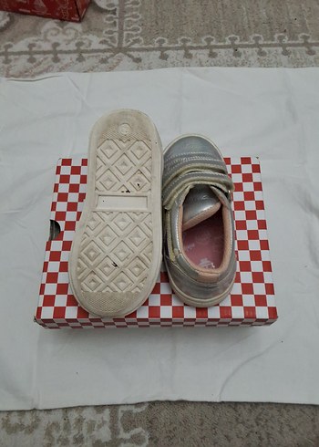 Kız Çocuk Gri Metalik Tokalı Spor Ayakkabı - Görsel 3