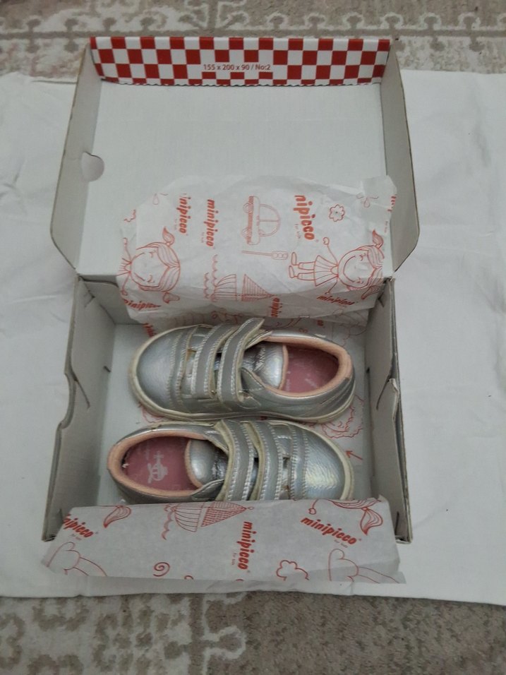 Kız Çocuk Gri Metalik Tokalı Spor Ayakkabı - Görsel 4