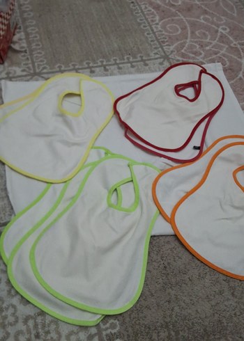 Renkli Kenarlı Beyaz Bebek Önlükleri - Görsel 2