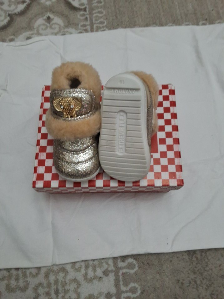 Kız Çocuk Parlak Altın Kürklü Bot - Görsel 4