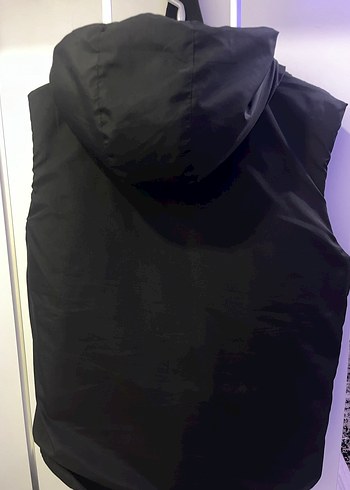 Kadın Siyah Kapüşonlu Fermuarlı Yelek - Görsel 4