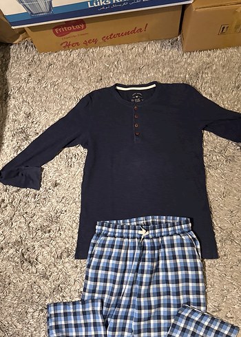 Düğmeli Lacivert Üst ve Kareli Mavi Pijama Takımı - Görsel 3