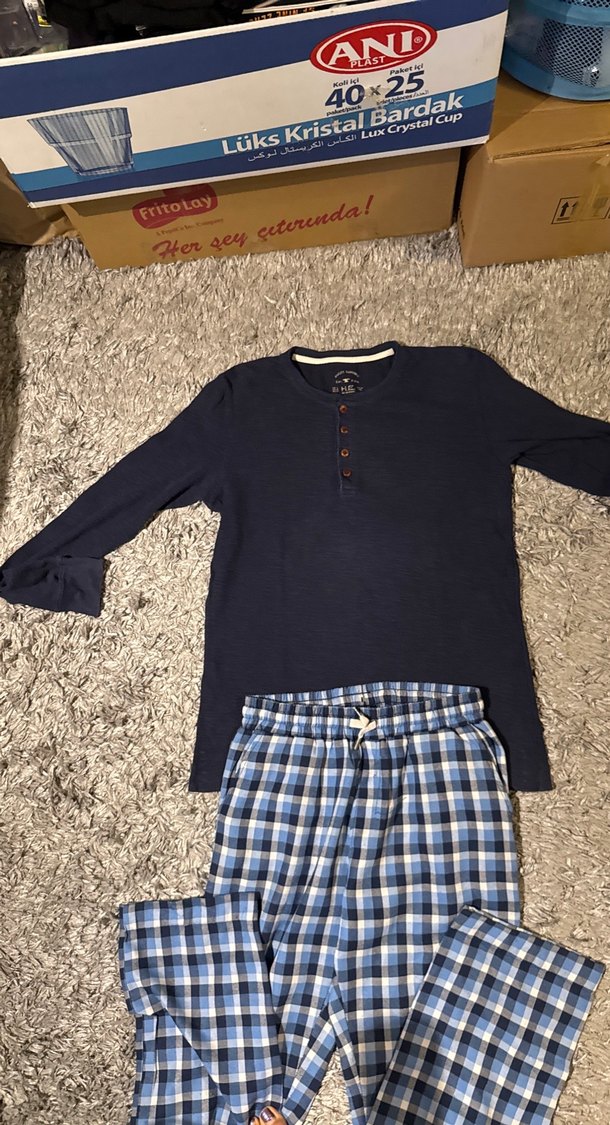 Düğmeli Lacivert Üst ve Kareli Mavi Pijama Takımı - Görsel 3