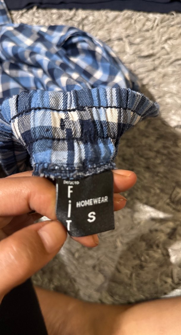 Düğmeli Lacivert Üst ve Kareli Mavi Pijama Takımı - Görsel 5