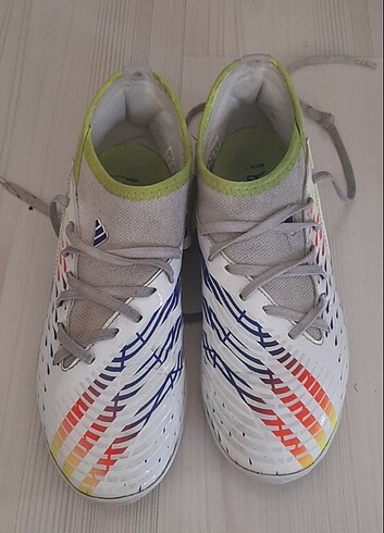 37 Beden beyaz Renk Adidas çocuk predator halı saha ayakkabı