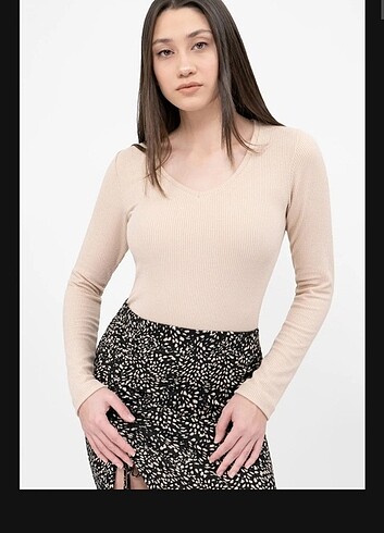 Trendyol & Milla V yaka fitilli basic bluz