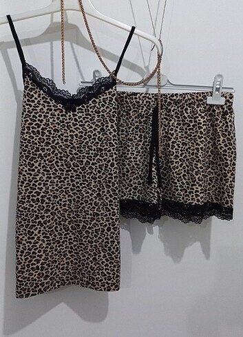 Leopar desen şortlu takım 