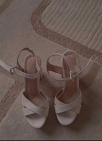 37 Beden Beyaz topuklu ayakkabı 