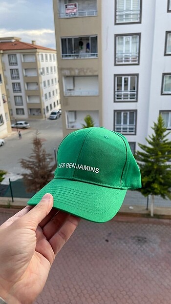 Les Benjamins Şapka