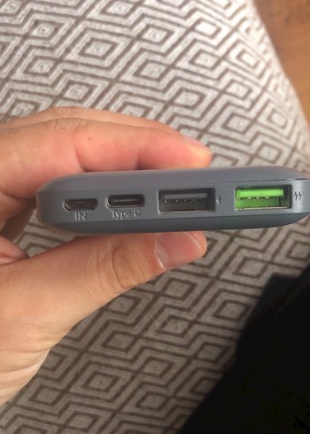 Gri Power Bank, USB ve Type-C Girişli