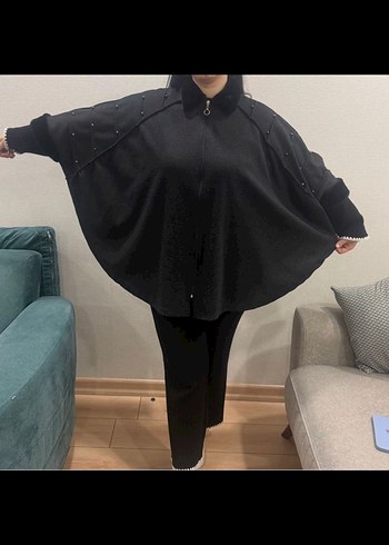 Düğmeli Siyah Uzun Kollu Kadın Panço - Görsel 3