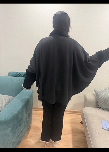 Düğmeli Siyah Uzun Kollu Kadın Panço - Görsel 4