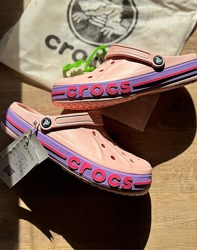 Pembe crocs
