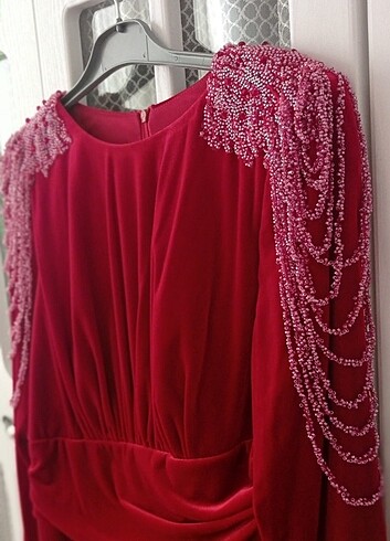 Kırmızı Boncuk Detaylı Abiye - Görsel 2
