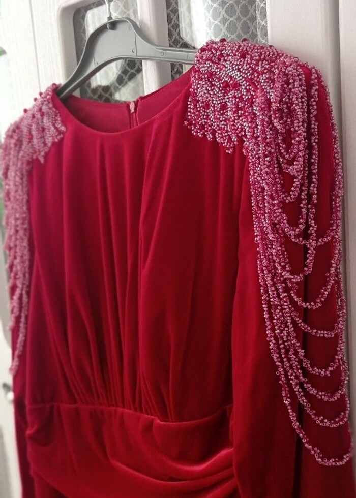 Kırmızı Boncuk Detaylı Abiye - Görsel 2