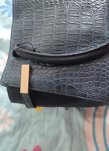 Avon lacivert krojodil çanta
