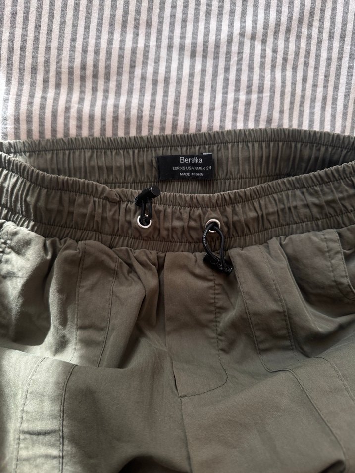 Bershka Haki kargo Pantolon - Görsel 2