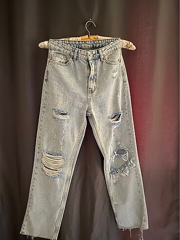 Yırtık model kot pantolon