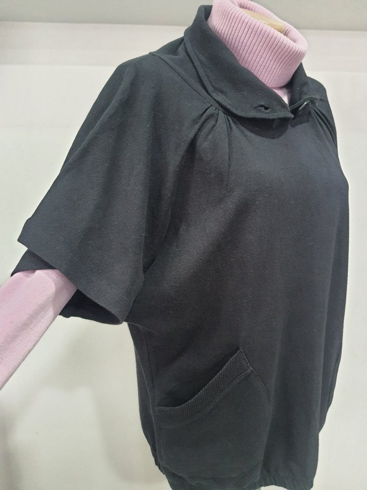 Düğmeli Yüksek Yakalı Siyah Hamile Panço - Görsel 3