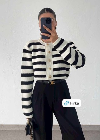 Düğmeli Siyah-Beyaz Çizgili Kısa Hırka