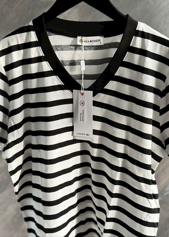 Lacoste Siyah Beyaz Çizgili V Yakalı Tişört - Görsel 4