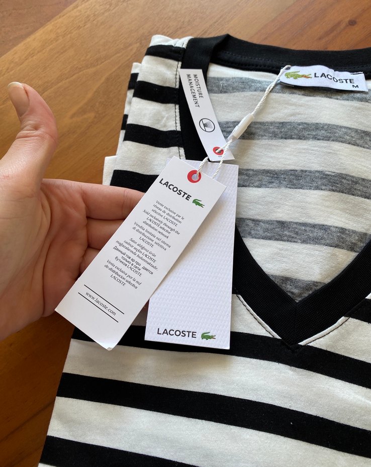 V Yaka Siyah Beyaz Çizgili Pamuklu Tişört - Görsel 2