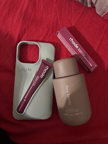 Rhode 15-16 pro Max telefon kılıfı ve Peptide Lip Tint Raspberry
